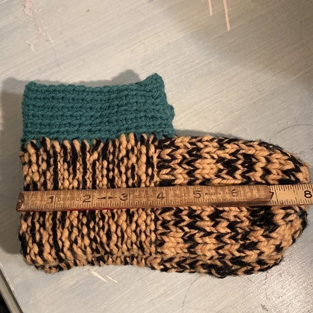 Hand knit slipper socks NWOT Durable heel